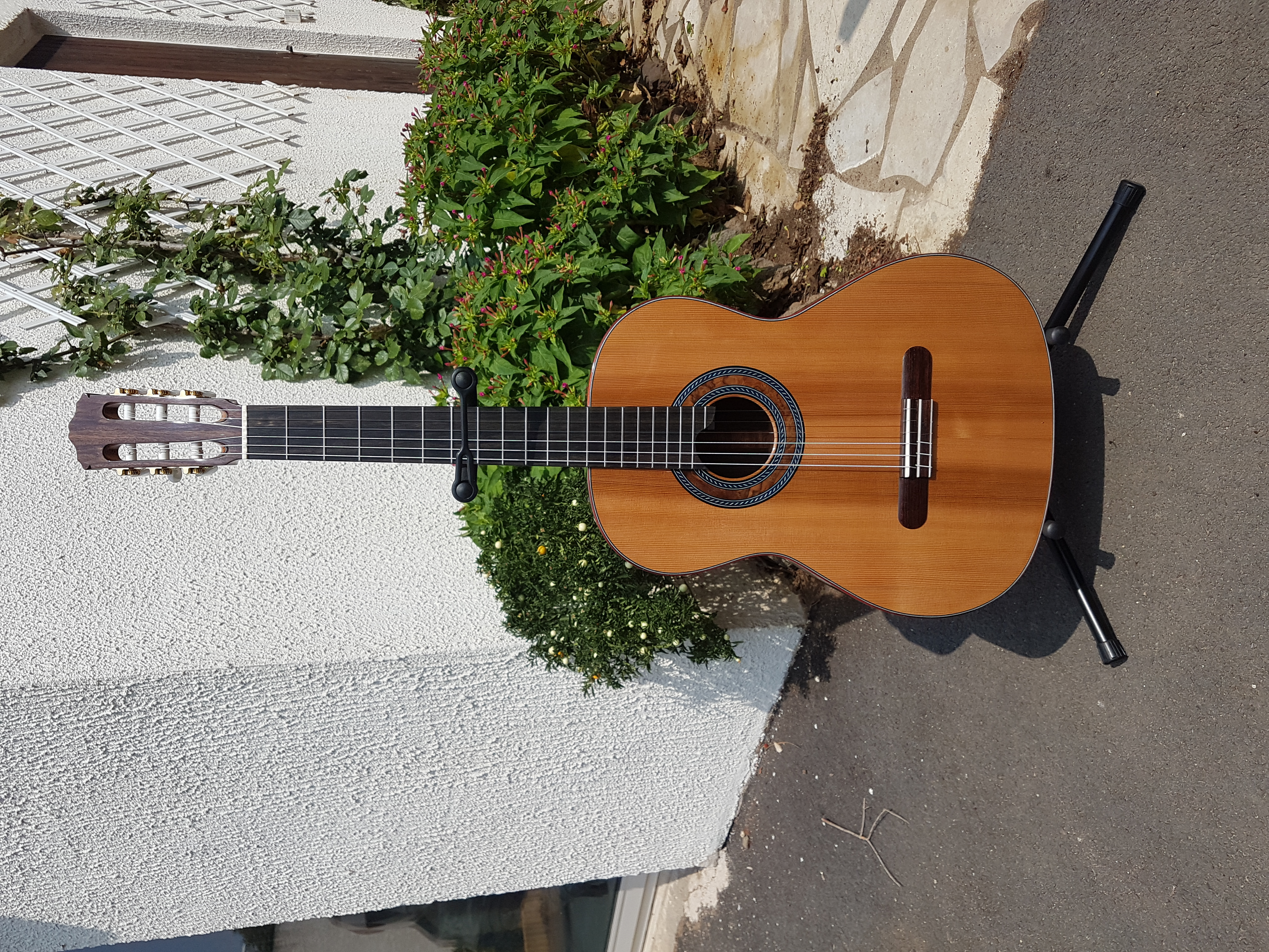 Julien Garcia Guitares  Luthier guitares à Chalvignac (15200